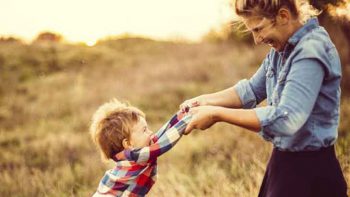 Ayın Makalesi Yayında! Çocukluk çağında anneniz ile kurduğunuz ilişki bugün evliliğinizi nasıl etkiler?